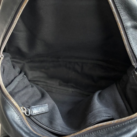 Black Leather Crossbody Messenger Bag of the Italian brand ViC MATIE. - Picture 6 of 10